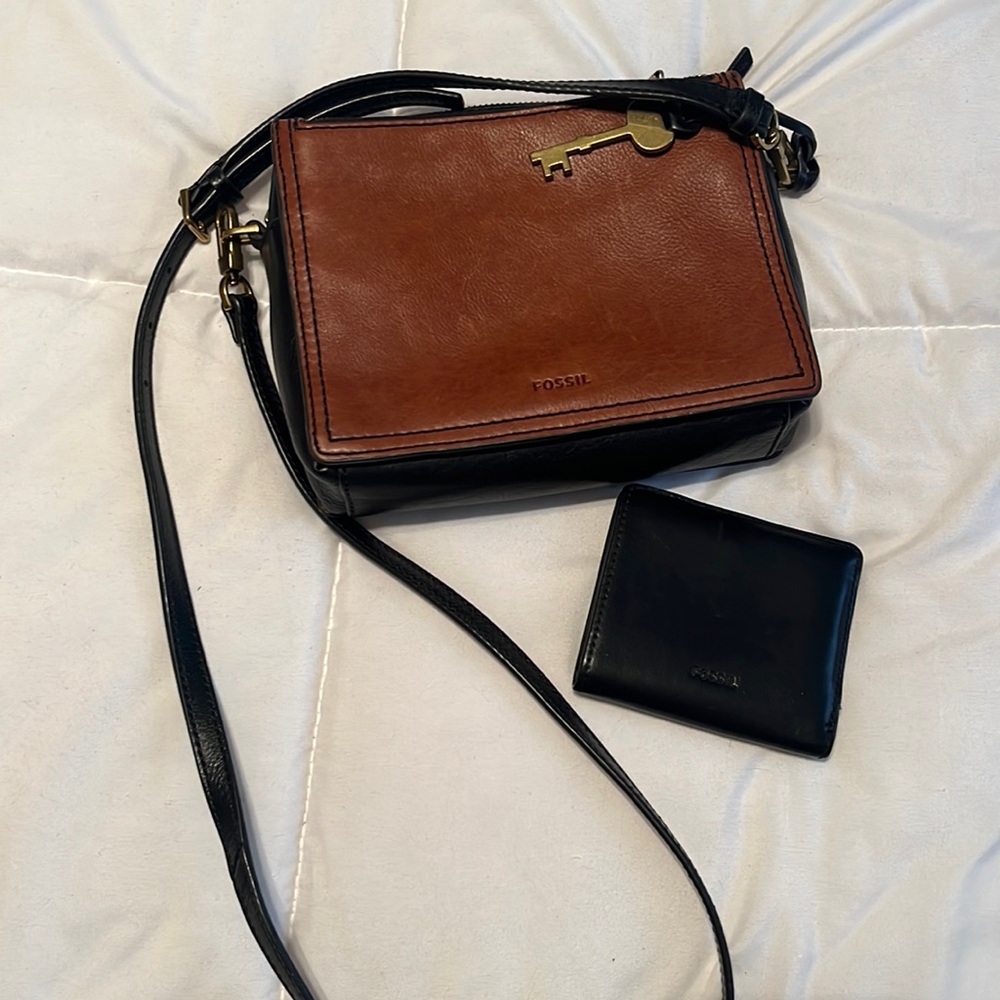Black & Tan Fossil shoulder bag.